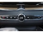 Volvo XC60 T6 Recharge AWD Plus Dark - Panorama/schuifdak - IntelliSafe Assist & Surround - 360º Camera - Harman/Kardon audio - Verwarmde voorstoelen, stuur & achterbank - Parkeersensoren voor & achter - Head up display - Draadloze tel. lader - Inklapbare trekhaak - 19' LMV