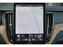 Volvo XC60 T6 Recharge AWD Plus Dark - Panorama/schuifdak - IntelliSafe Assist & Surround - 360º Camera - Harman/Kardon audio - Verwarmde voorstoelen, stuur & achterbank - Parkeersensoren voor & achter - Head up display - Draadloze tel. lader - Inklapbare trekhaak - 19' LMV