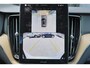 Volvo XC60 T6 Recharge AWD Plus Dark - Panorama/schuifdak - IntelliSafe Assist & Surround - 360º Camera - Harman/Kardon audio - Verwarmde voorstoelen, stuur & achterbank - Parkeersensoren voor & achter - Head up display - Draadloze tel. lader - Inklapbare trekhaak - 19' LMV