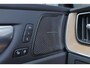 Volvo XC60 T6 Recharge AWD Plus Dark - Panorama/schuifdak - IntelliSafe Assist & Surround - 360º Camera - Harman/Kardon audio - Verwarmde voorstoelen, stuur & achterbank - Parkeersensoren voor & achter - Head up display - Draadloze tel. lader - Inklapbare trekhaak - 19' LMV