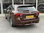 Toyota Avensis 1.8 VVT-i Lease Pro | 2e eigenaar, Trekhaak, Navigatie, LED, 17 inch, Cruise control, Parkeercamera