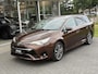 Toyota Avensis 1.8 VVT-i Lease Pro | 2e eigenaar, Trekhaak, Navigatie, LED, 17 inch, Cruise control, Parkeercamera