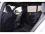 Volvo XC40 B3 Ultra Dark - Panorama/schuifdak - IntelliSafe Assist & Surround - 360º Camera - Harman/Kardon audio - Verwarmde voorstoelen & stuur - Parkeersensoren voor & achter - Elektr. bedienb. voorstoelen met geheugen links - Draadloze tel. lader - Standkachel - Extra getint glas - 19' LMV