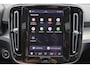 Volvo XC40 B3 Ultra Dark - Panorama/schuifdak - IntelliSafe Assist & Surround - 360º Camera - Harman/Kardon audio - Verwarmde voorstoelen & stuur - Parkeersensoren voor & achter - Elektr. bedienb. voorstoelen met geheugen links - Draadloze tel. lader - Standkachel - Extra getint glas - 19' LMV