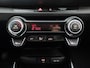 Kia Stonic 1.0 T-GDi MHEV DynamicLine | Apple Carplay / Android Auto | Parkeer sensoren | Navigatie | Camera | Cruise control | Climate control | DAB |