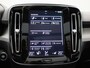 Volvo XC40 1.5 T4 Recharge Inscription | Automaat | Panoramadak | Trekhaak | Harman Kardon | Apple Carplay / Android Auto | Memory Seats | Parkeersensoren | Virtual Cockpit | Stoel- Stuurverwarming | Elektrische Achterklep | Achteruitrijcamera | Navigatie | Climate Control | Cruise Control | Lichtmetalen Velgen |