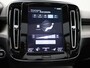 Volvo XC40 1.5 T4 Recharge Inscription | Automaat | Panoramadak | Trekhaak | Harman Kardon | Apple Carplay / Android Auto | Memory Seats | Parkeersensoren | Virtual Cockpit | Stoel- Stuurverwarming | Elektrische Achterklep | Achteruitrijcamera | Navigatie | Climate Control | Cruise Control | Lichtmetalen Velgen |