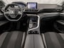 Peugeot 3008 1.2 PureTech Sport Automaat (APPLE CARPLAY, GROOT NAVI, GETINT GLAS, TREKHAAK, PARKEERSENSOREN, SPORTSTOELEN, CRUISE, LANE ASSIST, NIEUWSTAAT)