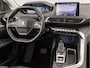 Peugeot 3008 1.2 PureTech Sport Automaat (APPLE CARPLAY, GROOT NAVI, GETINT GLAS, TREKHAAK, PARKEERSENSOREN, SPORTSTOELEN, CRUISE, LANE ASSIST, NIEUWSTAAT)