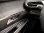 Peugeot 3008 1.2 PureTech Sport Automaat (APPLE CARPLAY, GROOT NAVI, GETINT GLAS, TREKHAAK, PARKEERSENSOREN, SPORTSTOELEN, CRUISE, LANE ASSIST, NIEUWSTAAT)