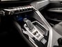 Peugeot 3008 1.2 PureTech Sport Automaat (APPLE CARPLAY, GROOT NAVI, GETINT GLAS, TREKHAAK, PARKEERSENSOREN, SPORTSTOELEN, CRUISE, LANE ASSIST, NIEUWSTAAT)