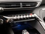 Peugeot 3008 1.2 PureTech Sport Automaat (APPLE CARPLAY, GROOT NAVI, GETINT GLAS, TREKHAAK, PARKEERSENSOREN, SPORTSTOELEN, CRUISE, LANE ASSIST, NIEUWSTAAT)