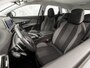 Peugeot 3008 1.2 PureTech Sport Automaat (APPLE CARPLAY, GROOT NAVI, GETINT GLAS, TREKHAAK, PARKEERSENSOREN, SPORTSTOELEN, CRUISE, LANE ASSIST, NIEUWSTAAT)