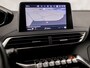 Peugeot 3008 1.2 PureTech Sport Automaat (APPLE CARPLAY, GROOT NAVI, GETINT GLAS, TREKHAAK, PARKEERSENSOREN, SPORTSTOELEN, CRUISE, LANE ASSIST, NIEUWSTAAT)