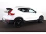 Volvo XC40 B3 Plus Black Edition - IntelliSafe Assist & Surround - 360º Camera - Harman/Kardon audio - Verwarmde voorstoelen & stuur - Parkeersensoren voor & achter - Elektr. bedienb. voorstoelen met geheugen links - Draadloze tel. lader - Standkachel - Extra getint glas - 20' LMV