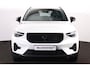 Volvo XC40 B3 Plus Black Edition - IntelliSafe Assist & Surround - 360º Camera - Harman/Kardon audio - Verwarmde voorstoelen & stuur - Parkeersensoren voor & achter - Elektr. bedienb. voorstoelen met geheugen links - Draadloze tel. lader - Standkachel - Extra getint glas - 20' LMV