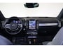 Volvo XC40 B3 Plus Black Edition - IntelliSafe Assist & Surround - 360º Camera - Harman/Kardon audio - Verwarmde voorstoelen & stuur - Parkeersensoren voor & achter - Elektr. bedienb. voorstoelen met geheugen links - Draadloze tel. lader - Standkachel - Extra getint glas - 20' LMV