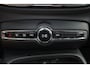Volvo XC40 B3 Plus Black Edition - IntelliSafe Assist & Surround - 360º Camera - Harman/Kardon audio - Verwarmde voorstoelen & stuur - Parkeersensoren voor & achter - Elektr. bedienb. voorstoelen met geheugen links - Draadloze tel. lader - Standkachel - Extra getint glas - 20' LMV