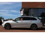 Volkswagen Golf Variant 1.0 eTSI Aut. *Life* | Trekhaak | Carplay | Adaptive Cruise & Climate Control | Massage Stoelen | PDC | Navigatie | Privacy | Bluetooth |