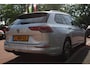 Volkswagen Golf Variant 1.0 eTSI Aut. *Life* | Trekhaak | Carplay | Adaptive Cruise & Climate Control | Massage Stoelen | PDC | Navigatie | Privacy | Bluetooth |