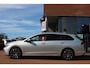 Volkswagen Golf Variant 1.0 eTSI Aut. *Life* | Trekhaak | Carplay | Adaptive Cruise & Climate Control | Massage Stoelen | PDC | Navigatie | Privacy | Bluetooth |
