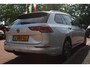 Volkswagen Golf Variant 1.0 eTSI Aut. *Life* | Trekhaak | Carplay | Adaptive Cruise & Climate Control | Massage Stoelen | PDC | Navigatie | Privacy | Bluetooth |