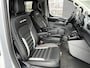Ford Transit Custom 320 2.5 PHEV L2H1 Grey Platinum Dubbele Cabine 233pk Aut / 5 Pers. / 2250kg Trekgewicht / 1100kg Laadvermogen / Vol. Leder / Glaslookpanelen / Privacy Glass / Adapt. Cruise control!