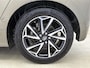 Toyota Yaris 1.5 Hybrid Style | BTW voertuig | Head-Up Display | Stoel+stuurverwarming | Draadloze telefoonlader | Navigatie | Apple CarPlay/Android Auto |