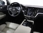 Volvo V60 2.0 T6 Recharge AWD R-Design | Panoramadak | Contourstoelen | HUD | Navigatie | Stoelverwarming | Camera | DAB | Apple CarPlay/Android Auto | Adaptieve Cruise Control | Harman/Kardon | Ele.verstelbare stoel + geheugen |