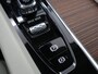 Volvo XC60 2.0 T8 Twin Engine AWD Inscription | SOH 75,2% | Panoramadak | Luchtvering | Elek. Trekhaak | Cruise Control Adaptief | Harman Kardon | Elek. Achterklep | Apple Carplay/Android Auto |