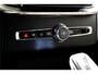 Volvo XC90 2.0 T8 AWD 335kW/456pk Aut8 Recharge Ultra Dark 7P LUCHTVERING + BOWERS&WILKINS + EL. TREKHAAK + PANORAMADAK + HEAD-UP + STOEL-&STUURVERWARMING + LEDEREN DASHBOARD + 360 CAMERA + STOELVENTILATIE + ACHTERBANKVERWARMING + 21" LM-VELGEN!!