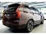 Volvo XC90 2.0 T8 AWD 335kW/456pk Aut8 Recharge Ultra Dark 7P LUCHTVERING + BOWERS&WILKINS + EL. TREKHAAK + PANORAMADAK + HEAD-UP + STOEL-&STUURVERWARMING + LEDEREN DASHBOARD + 360 CAMERA + STOELVENTILATIE + ACHTERBANKVERWARMING + 21" LM-VELGEN!!