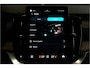 Volvo XC90 2.0 T8 AWD 335kW/456pk Aut8 Recharge Ultra Dark 7P LUCHTVERING + BOWERS&WILKINS + EL. TREKHAAK + PANORAMADAK + HEAD-UP + STOEL-&STUURVERWARMING + LEDEREN DASHBOARD + 360 CAMERA + STOELVENTILATIE + ACHTERBANKVERWARMING + 21" LM-VELGEN!!