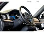 Volvo XC90 2.0 T8 AWD 335kW/456pk Aut8 Recharge Ultra Dark 7P LUCHTVERING + BOWERS&WILKINS + EL. TREKHAAK + PANORAMADAK + HEAD-UP + STOEL-&STUURVERWARMING + LEDEREN DASHBOARD + 360 CAMERA + STOELVENTILATIE + ACHTERBANKVERWARMING + 21" LM-VELGEN!!