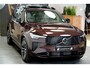 Volvo XC90 2.0 T8 AWD 335kW/456pk Aut8 Recharge Ultra Dark 7P LUCHTVERING + BOWERS&WILKINS + EL. TREKHAAK + PANORAMADAK + HEAD-UP + STOEL-&STUURVERWARMING + LEDEREN DASHBOARD + 360 CAMERA + STOELVENTILATIE + ACHTERBANKVERWARMING + 21" LM-VELGEN!!