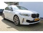 BMW 1-Serie M135i xDrive High Executive | Incl. 12 maanden Garantie | Akrapovič uitlaatsysteem | Dealer onderhouden | Stoelverwarming | Cruise controle | Apple CarPlay/Android Auto | Keyless start | Schakelflippers | Climate controle | Navigatie | Parkeersensoren V+A | Half lederen bekleding |