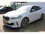 BMW 1-Serie M135i xDrive High Executive | Incl. 12 maanden Garantie | Akrapovič uitlaatsysteem | Dealer onderhouden | Stoelverwarming | Cruise controle | Apple CarPlay/Android Auto | Keyless start | Schakelflippers | Climate controle | Navigatie | Parkeersensoren V+A | Half lederen bekleding |