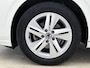 Volkswagen Golf 1.0 TSI Life 110 PK VERWACHT | Stoel/Stuur- Verwarming | Apple Carplay/Android Auto | parkeersensor voor en achter | Cruise control adaptief | airco (automatisch) |