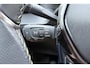 Peugeot e-2008 EV GT 54 kWh | Achteruitrijcamera | Dakrails | Cruise control | Climate control | Navigatie | Stof/lederen bekleding | 16" lichtmetalen velgen | Apple/Android carplay | 400km WLTP | 100% Elektrisch