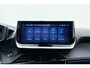 Peugeot e-2008 EV GT 54 kWh | Achteruitrijcamera | Dakrails | Cruise control | Climate control | Navigatie | Stof/lederen bekleding | 16" lichtmetalen velgen | Apple/Android carplay | 400km WLTP | 100% Elektrisch