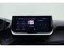 Peugeot e-2008 EV GT 54 kWh | Achteruitrijcamera | Dakrails | Cruise control | Climate control | Navigatie | Stof/lederen bekleding | 16" lichtmetalen velgen | Apple/Android carplay | 400km WLTP | 100% Elektrisch