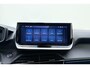 Peugeot e-2008 EV GT 54 kWh | Achteruitrijcamera | Dakrails | Cruise control | Climate control | Navigatie | Stof/lederen bekleding | 16" lichtmetalen velgen | Apple/Android carplay | 400km WLTP | 100% Elektrisch