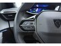 Peugeot e-2008 EV GT 54 kWh | Achteruitrijcamera | Dakrails | Cruise control | Climate control | Navigatie | Stof/lederen bekleding | 16" lichtmetalen velgen | Apple/Android carplay | 400km WLTP | 100% Elektrisch