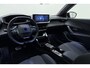 Peugeot e-2008 EV GT 54 kWh | Achteruitrijcamera | Dakrails | Cruise control | Climate control | Navigatie | Stof/lederen bekleding | 16" lichtmetalen velgen | Apple/Android carplay | 400km WLTP | 100% Elektrisch