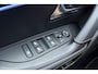 Peugeot e-2008 EV GT 54 kWh | Achteruitrijcamera | Dakrails | Cruise control | Climate control | Navigatie | Stof/lederen bekleding | 16" lichtmetalen velgen | Apple/Android carplay | 400km WLTP | 100% Elektrisch
