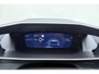 Peugeot e-2008 EV GT 54 kWh | Achteruitrijcamera | Dakrails | Cruise control | Climate control | Navigatie | Stof/lederen bekleding | 16" lichtmetalen velgen | Apple/Android carplay | 400km WLTP | 100% Elektrisch