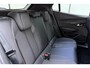 Peugeot e-2008 EV GT 54 kWh | Achteruitrijcamera | Dakrails | Cruise control | Climate control | Navigatie | Stof/lederen bekleding | 16" lichtmetalen velgen | Apple/Android carplay | 400km WLTP | 100% Elektrisch