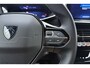 Peugeot e-2008 EV GT 54 kWh | Achteruitrijcamera | Dakrails | Cruise control | Climate control | Navigatie | Stof/lederen bekleding | 16" lichtmetalen velgen | Apple/Android carplay | 400km WLTP | 100% Elektrisch