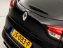 Renault Clio Estate 1.2 Black Iconic Automaat (NAVIGATIE, BLACK PACK, CLIMATE, LEDER, CAMERA, SPORTSTOELEN, GETINT GLAS, LM VELGEN, BASS REFLEX, CRUISE, NIEUWSTAAT)