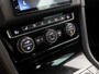 Volkswagen Golf 1.4 TSI Sportline Automaat (APPLE CARPLAY, CLIMATE, XENON, STOELVERWARMING, GETINT GLAS, LM VELGEN, SPORTSTOELEN, CRUISE, PARKEERSENSOREN, NIEUWSTAAT)